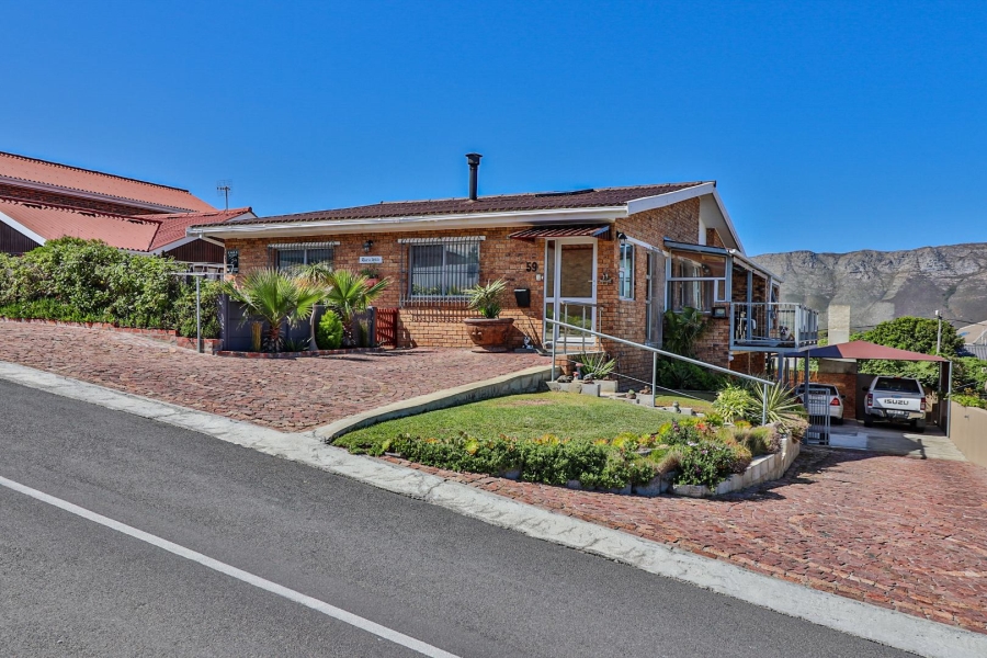 4 Bedroom Property for Sale in De Kelders Western Cape